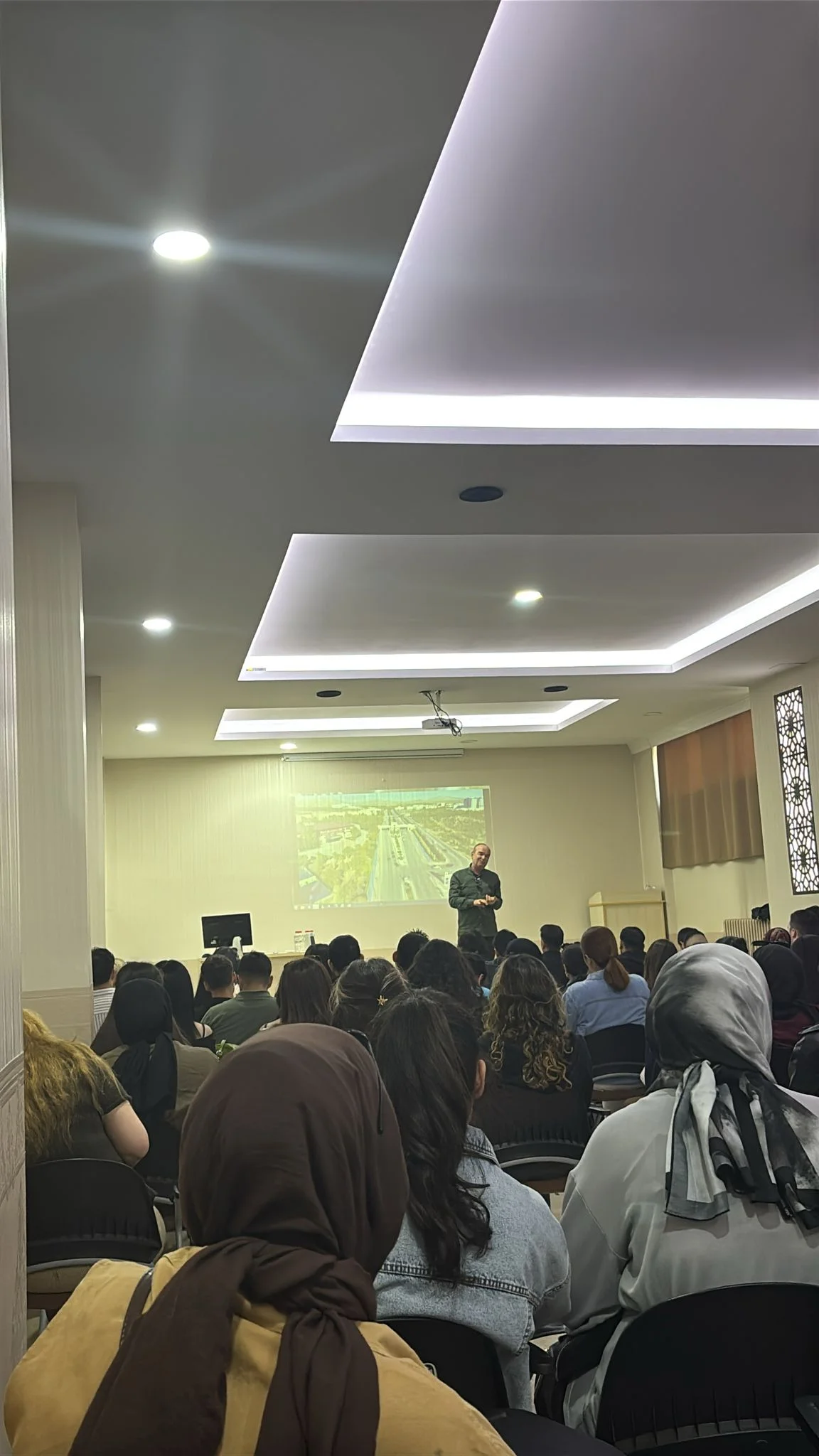 Akşehir Meslek Yüksekokulu Akademik-İdari Personeli ve Öğrencilerine Yönelik Seminer Gerçekleştirildi